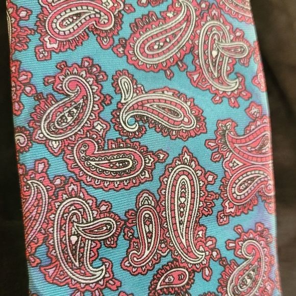 Christopher Hart Paisley Tie - Picture 5 of 7